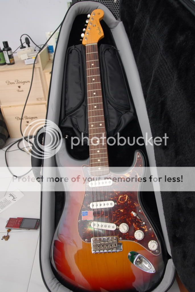 John Mayer Stratocaster 3 Tone Sunburst Max Guitar John Mayer Stratocaster 3 Tone Sunburst Max Guitar