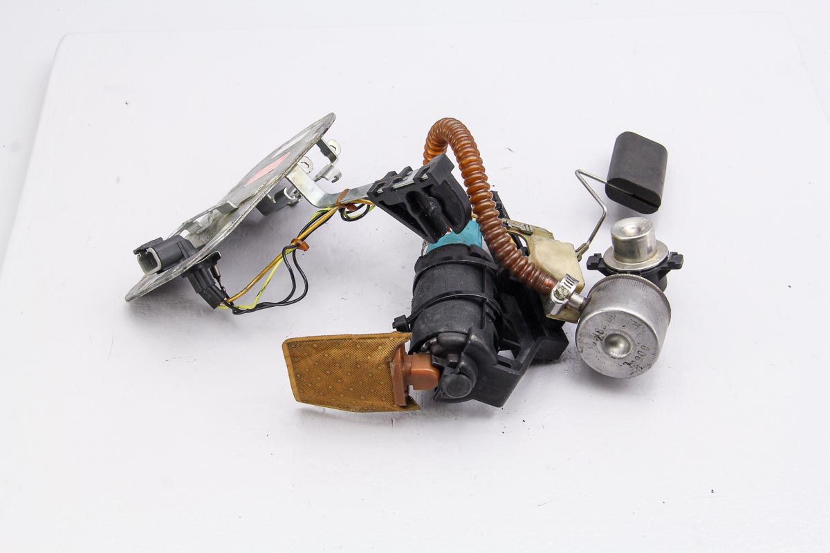 01 Harley Softail FLSTCI Fuel Gas Pump & Sending Unit 27K mi. eBay